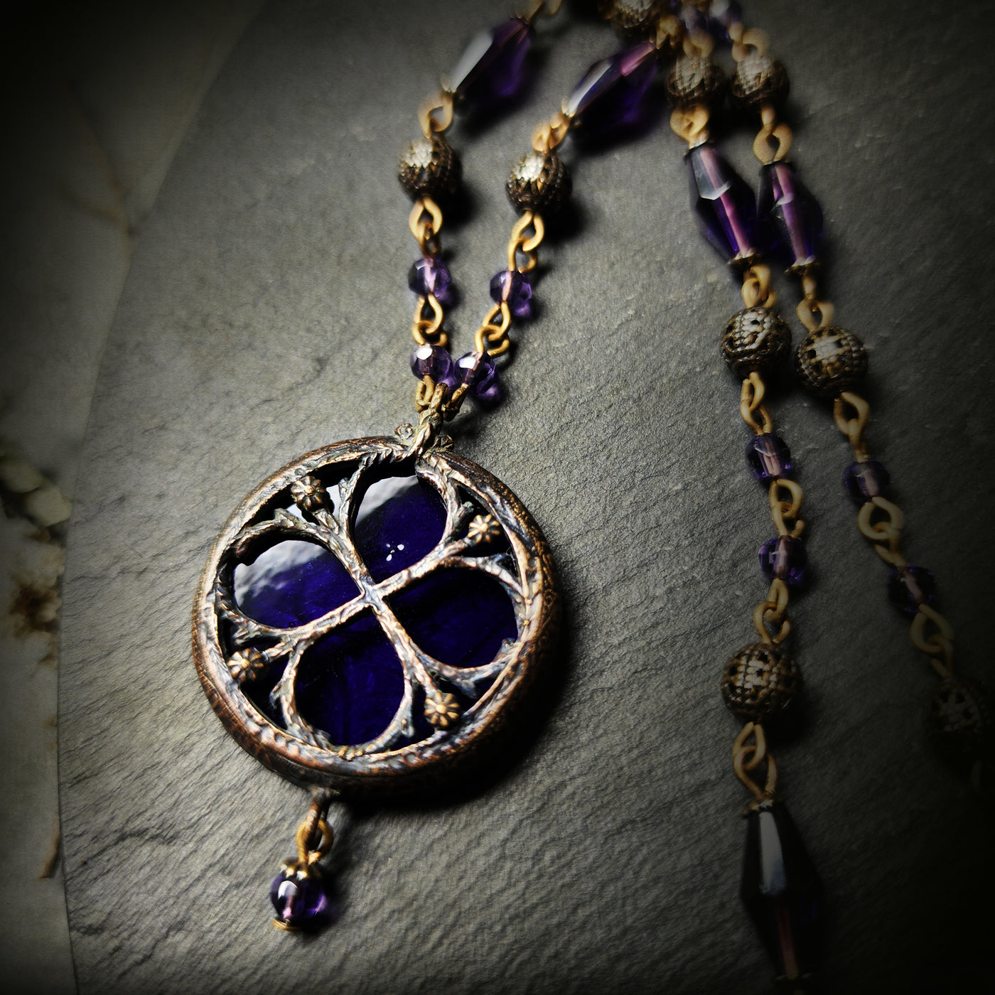 pythia's window - floriated clover miracle window amulet